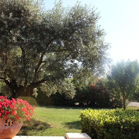Hotel Logis La Grande Bastide Oraison Esterno foto